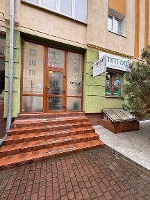 Продається ком. приміщення на 1-му поверсі вул. Бельведерська