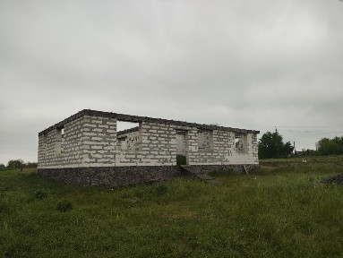 Недобудований будинок, земельна ділянка