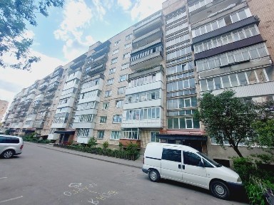 Продаж чотирьохкімнатної квартири.