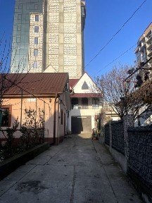 Продаються 2 будинки в Чернівцях!