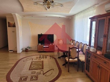 Продаж двоярусної квартири по вул. Володимирська.