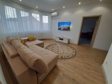 3 кімн. LUX апартаменти з балконом, центр, парковка, кондиціонер