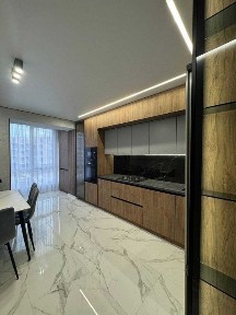 Якісна 2-кімнатна + кухня-студія 3 поверх в центрі!