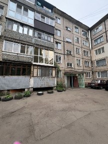 Продам 2 кімнатну квартиру по вулиці Сучасна 4.
