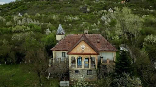 Продається історичний будинок вина на Чорній горі