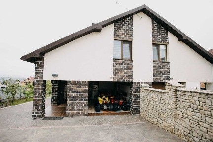 Сучасний будинок 207 м, кв. у Кучурові, 7 сот.