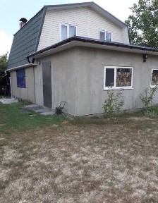 Будинок з господарськими будівлями Романки