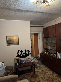 Продається трикімнатна квартира