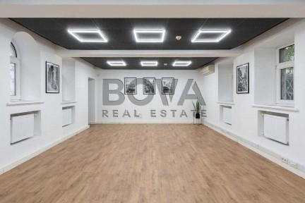 Без% Центр. Б. Хмельницького й вул. Івана Франка.