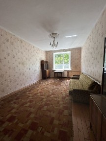 Простора трикімнатна в цетрі