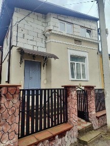 Продається квартира в частині будинку в самому центрі міста. Чортків