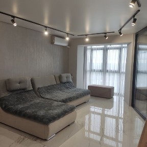 Трикімнатна, Проспект Незалежності.