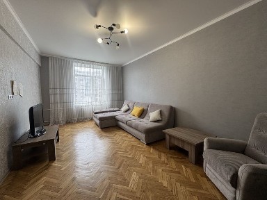 Собственик. Продам 2 комн. квартиру 56м2 пл. Павловская, 2.Центр Харькова