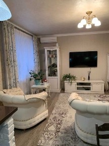 Центр міста. Цегляна новобудова. Прождаж просторої квартири.