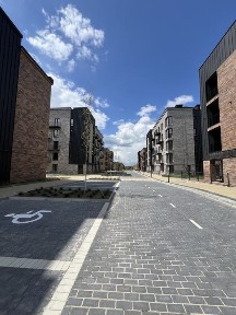 Квартира з терасою, малоповерховий будинок з ліфтом