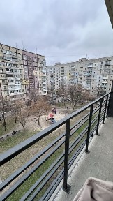 Продам квартиру 46 кв. м Слобожанська Слобода