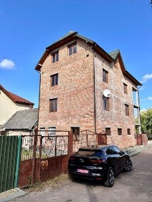 Будинок дім хата квартира подвірʼя гараж особняк