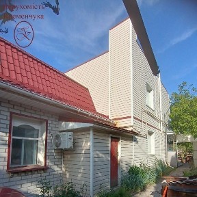 Просторий двоповерховий будинок для комфортного життя