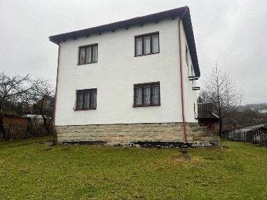 Котедж в центрі Яремче 240 м2