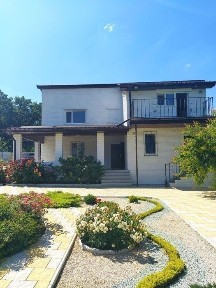 Продам загородный дом с евроремонтом, все новое, ландшафтный дизайн.