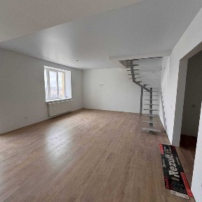 Дворівнева кв. з част. ремонтом 99м/2 з ідеальним краєвидом на місто