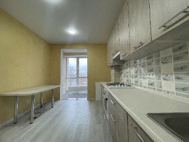 Продам затишну однокімнатну квартиру з газом в клубному ЖК