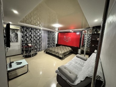 Роковатая. 44кв. 16больн. Вип студия. VIP.Посуточно почасово