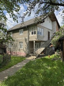 Продаж цегляного будинку