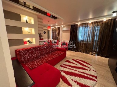 Продам трикімнатну квартиру на Клочківській