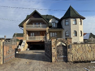 Продаж будинку