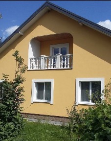 Будинок в с. Буки поряд з лісом та річкою