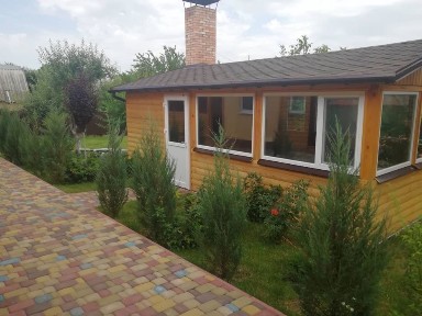 Сдам дачу у р. Днепр посуточно. Бассейн.