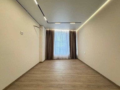 Шикарна двокімнатна з ремонтом в центрі міста