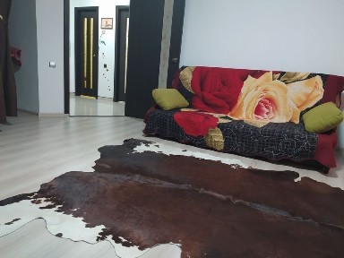 Подобово біля озера, Макдональд затишна чиста квартира.