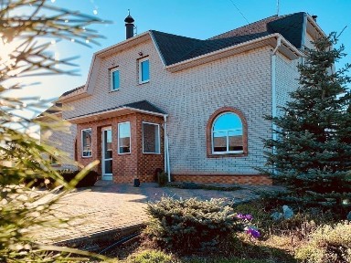 Аренда дома посуточно 240 м. кв. 13 сп. мест. Сауна, бассейн, бильярд