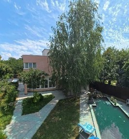 77 Будинок в парку 