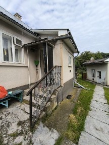 Продається 2 кімнатний будинок в районі вул Руської