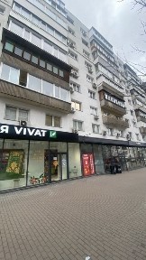 Простора 3-кім. квартира, поруч Палац культури Украіна