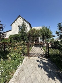 Гарний будинок в селі Бабурка. +20 соток доглянутої землі