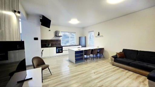 Центральна вулиця, Гатне, вул. Центральна 1