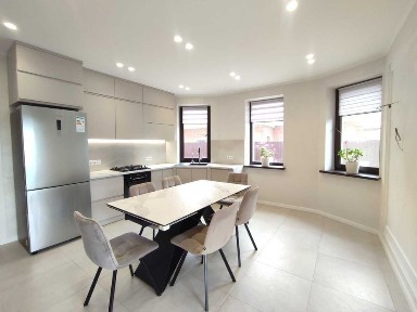 Продам просторий будинок