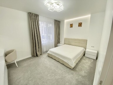 Продаж квартири. Вул. Незалежності. 94 м². Річка. Майзлі. Меблі. Техніка.