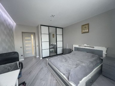 Продається 3-кімнатна квартра Хіміків