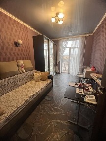 Продается 3-х ком сталинка в центре 96 квартала