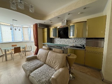 Київ, Шевченківський, В. Чорновола 25