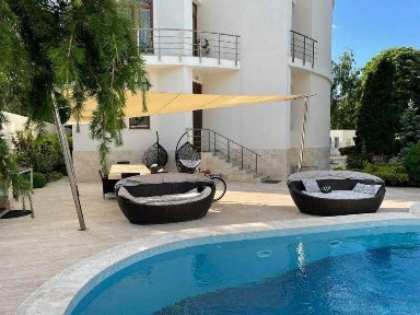 Новый дом с бассейном Французский бульвар