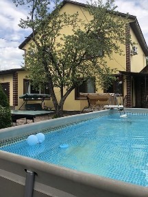 Великий будинок, басейн із підігрівом, альтанка, лазня