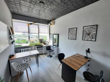 Место для бровиста, парихмахера 1400грн. Свет постоянно