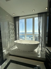 Продам 4 комнатную с видом на море. Стильный ремонт