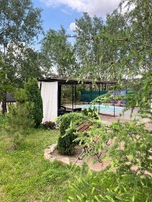 Будинок на березі річки